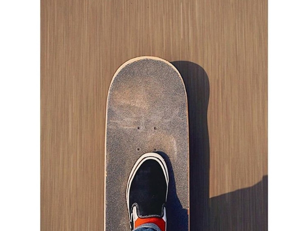 Vans、Converse 等 5 雙一秒上腳的懶人鞋推薦，就連潮流圈鞋頭小賈都愛穿！