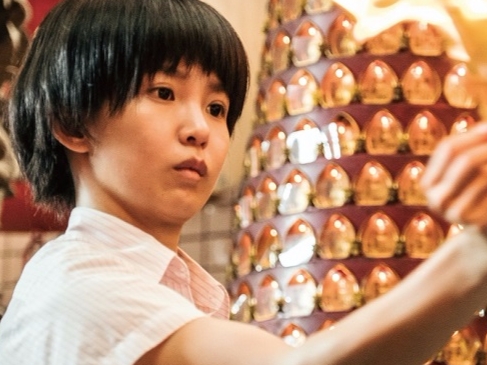 老了就變《魔法阿嬤》！相隔 19 年再出「靈媒劇情」　特搜 3 點《通靈少女》有望奪獎主因