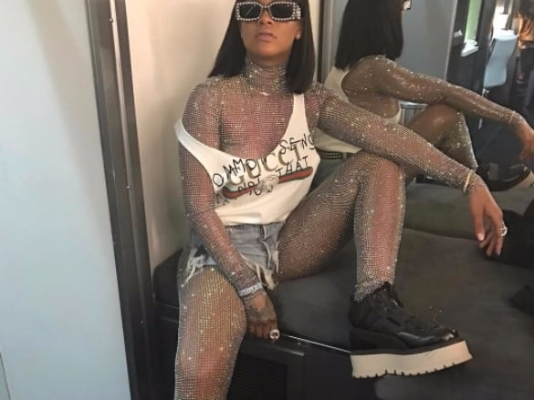 台上台下都超吸晴！蕾哈娜、凱蒂佩芮這些大牌都現身 Coachella 音樂祭啦
