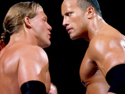找死！巨石強森 WWE 最精彩摔角畫面 Top 5　大絕招「巨石爆彈」超過癮！