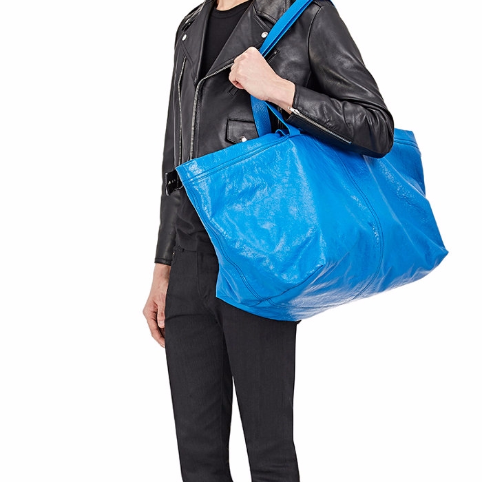 國外網友神打臉！法國品牌要價 65K 的手提袋被譏諷像 IKEA 的購物袋