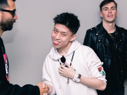 「他有肺嗎？」　Rich Chigga 最新單曲〈Back At It〉不用換氣的唱法網友超買單！
