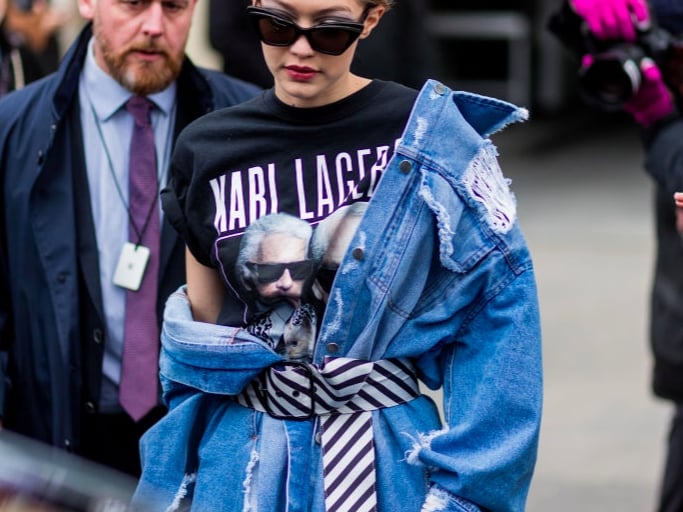16 套 Gigi Hadid 微肉性感 OOTD 居然能把 Dr. Martens 和開衩寬褲穿出另一種境界!