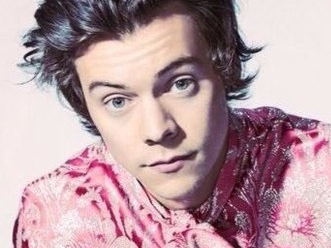 Harry styles 黃金單曲〈Sign of the time〉一展英搖魅力， Billboard 獻上崇高評價！