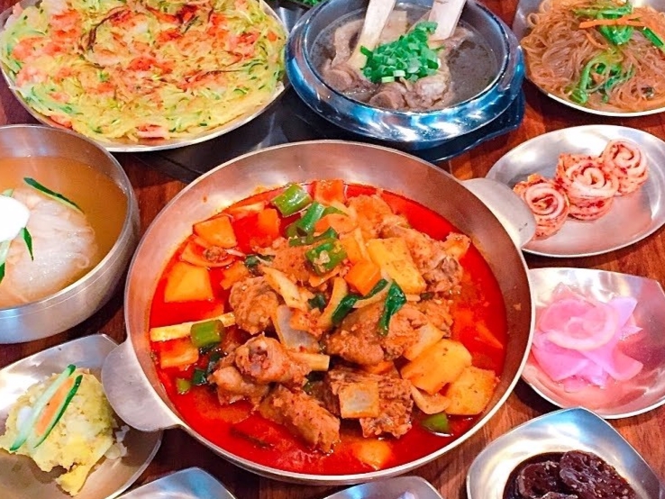 信義區韓式燒肉戰開打！Meat Love超厚切燒肉「美麗與美味兼具」？ 無限量供應小菜選到手軟、超多口味韓式煎餅、超夯韓飲搶先喝