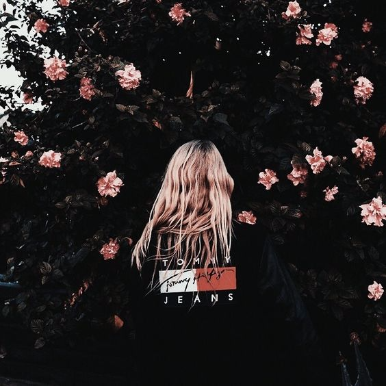 最近超多人在穿 Tommy 誒！細數 6 個復古元素佐證大 Logo 永遠不褪流行啊！