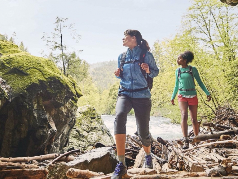 城市走向山林 「雙棲女子」生活型態正流行 MERRELL女性專屬戶外鞋 量身打造專寵女性 雙棲女子連俞涵 下戲就往山跑