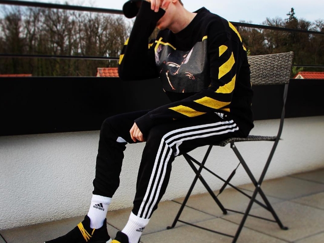 OFF-WHITE 為保護「斜紋」商標提起訴訟