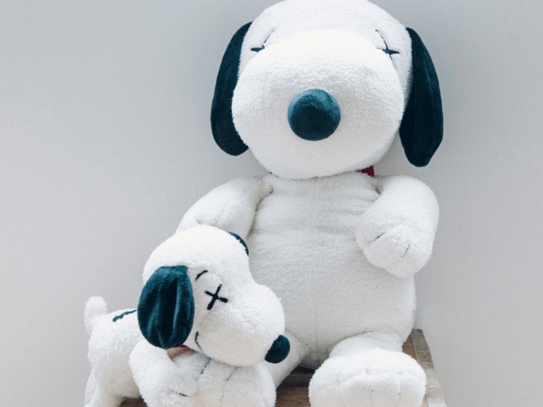 率先近賞 UNIQLO x KAWS x PEANUTS 聯乘系列單品