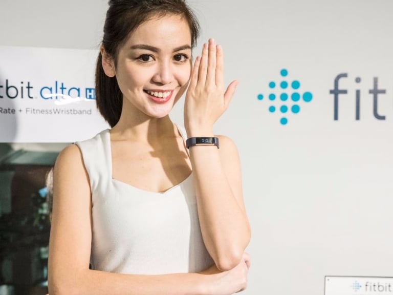 Fitbit推出全球最輕巧的心率追蹤手環    Alta HR全新改款上市   潮時尚及健身大步邁進  全新睡眠功能   助好眠也助健康
