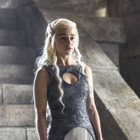 「龍后」艾蜜莉克拉克為新片再度全裸上陣　網友著迷：她真的太美！