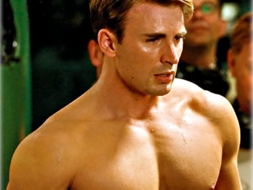 克里斯伊凡爆料當年終於「脫離處男」時 第一件事就是跑回家跟媽媽報喜!