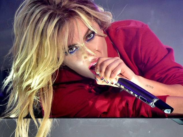 31 歲 Lady Gaga 曬出「素顏」美照　膚質好到讓粉絲直呼：到底是怎麼保養的？