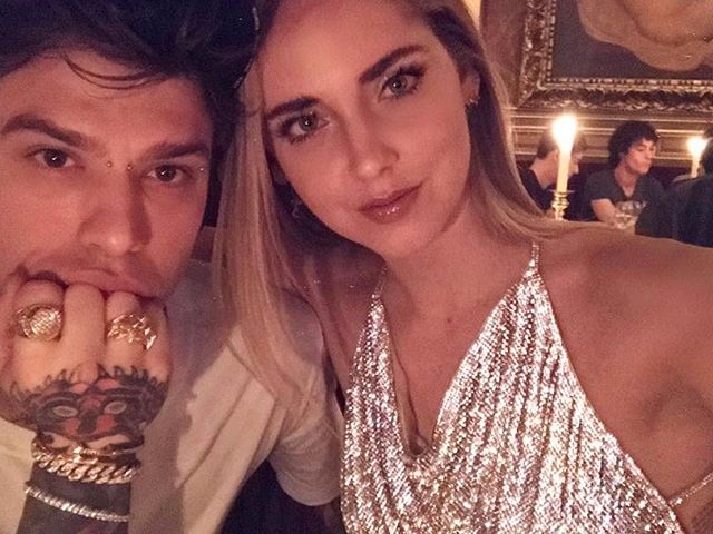 在迎接 30 歲的同時，Rapper 男友演唱會上當眾求婚！時尚博客 Chiara Ferragni 要結婚了！
