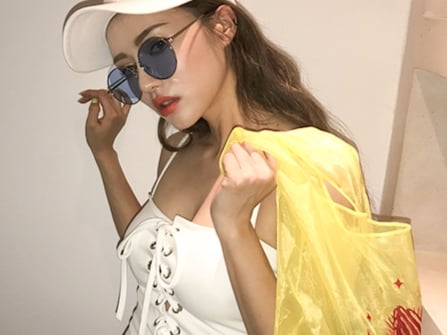 三角形遮奶 out ！今夏必敗「 2 大美炸泳裝重點」你換泳裝了沒？