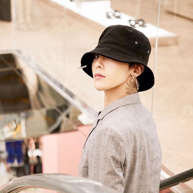 【騷貨到！】一個回眸捧紅漁夫帽？別傻了，G - Dragon 自己也在追逐流行