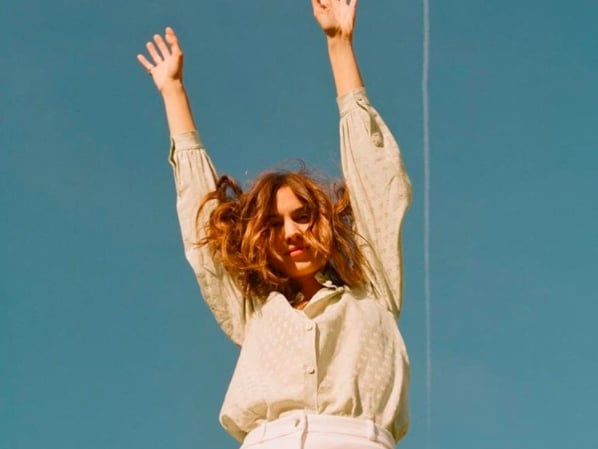 It Girl 始祖 Alexa Chung 推出新時裝品牌，相信一推出將被買光了！