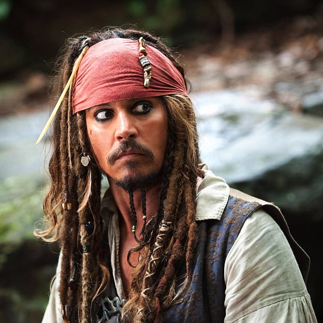 強尼戴普被爆讓《神鬼奇航 5》劇組一團亂　酗酒遲到、忙打妻子而拖累拍攝！