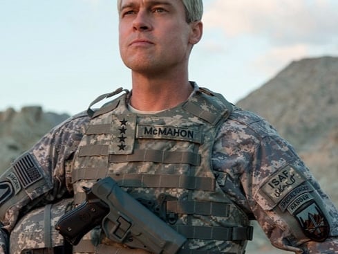 他果然很適合飾演帥氣軍人!Brad Pitt 主演 Netflix 最新原創電影《戰爭機器》預告出爐!