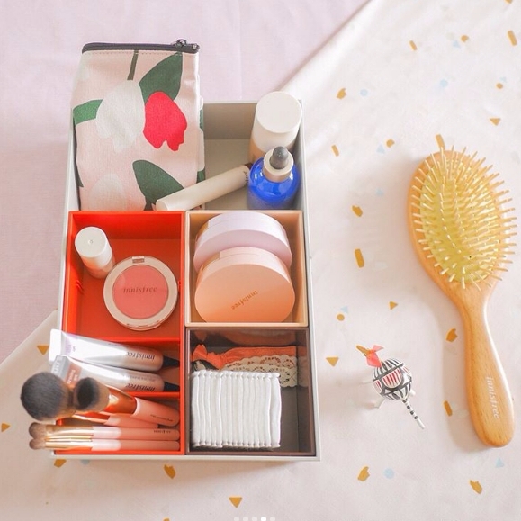 韓國 Innisfree 最新的推出化妝品收納盒子，可以讓你的房間從此變成示範單位般整齊！