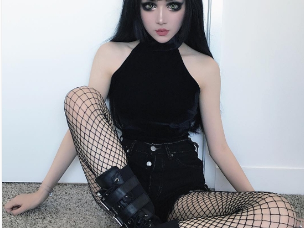 暗黑系女孩的基本穿搭術 ! 從暗黑到前衛的IG達人穿搭術和購物指南