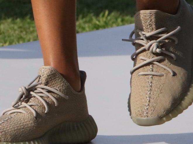 YEEZY BOOST 350 V2「Dark Green」接力登場　發售時間確定！