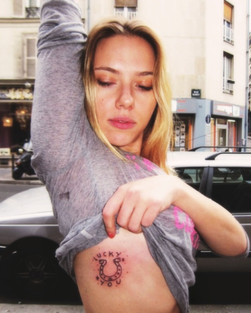 噴鼻血 5 位擁有超性感胸下刺青的女星莉莉柯林斯連紋身都這麼夢幻 Juksy 街星