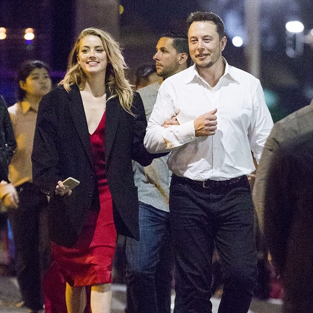 披著真實版「鋼鐵人」外套！強尼戴普前妻 Amber Heard 與伊隆馬斯克浪漫約會！