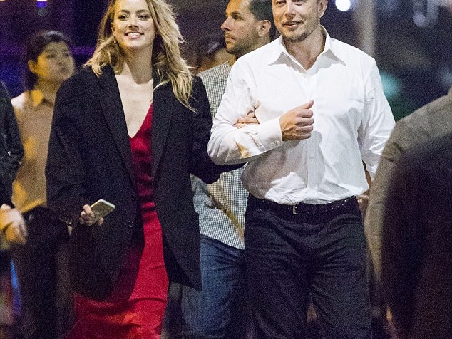 披著真實版「鋼鐵人」外套！強尼戴普前妻 Amber Heard 與伊隆馬斯克浪漫約會！