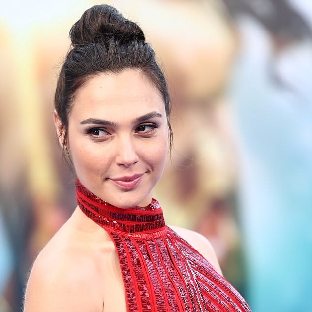 蓋兒加朵宣傳《神力女超人》全程都穿平底鞋　不穿高跟鞋的原因是...