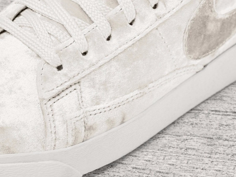 球鞋也能如此奢華！下雨天絕對不捨得穿著這對絲絨 Nike Blazer 出門！