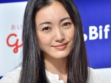 女神都嫁給渣男?仲間由紀惠老公驚爆外遇 結婚 3 年厭倦偷出軌約會小三!