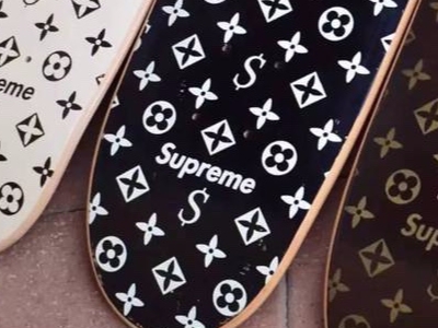Supreme「Louis Vuitton」全套三塊滑板在 eBay 以約美金 30,000 元售出