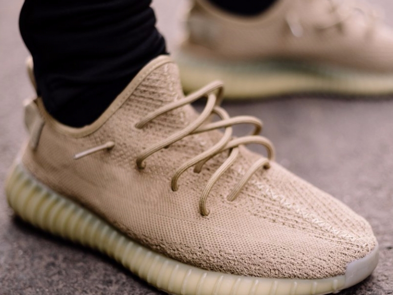 有傳本月將再度上架 adidas Originals YEEZY BOOST 350 V2「Zebra」