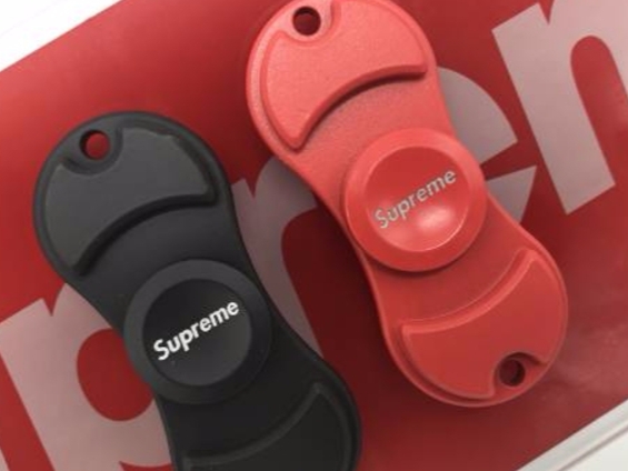甚麼都要沾上邊就對了！Supreme 竟然出了「指尖陀螺」？