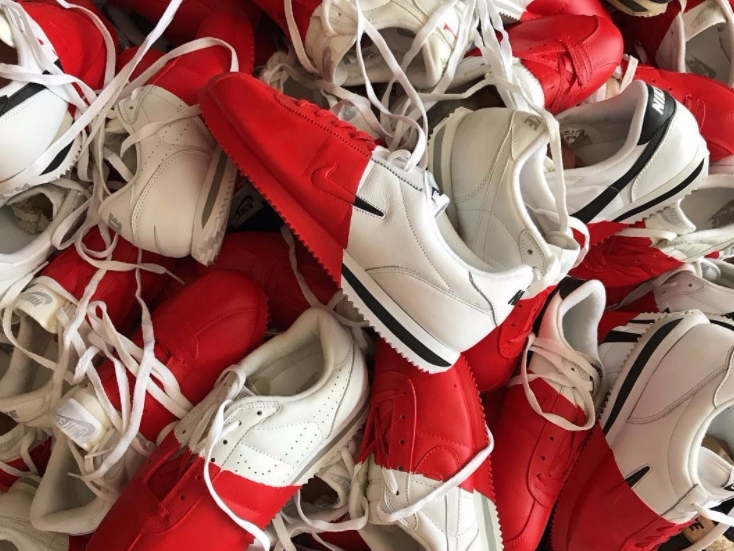 原來阿甘鞋可以這樣玩!潮流狂人自製 Nike Cortez 「紅中」配色