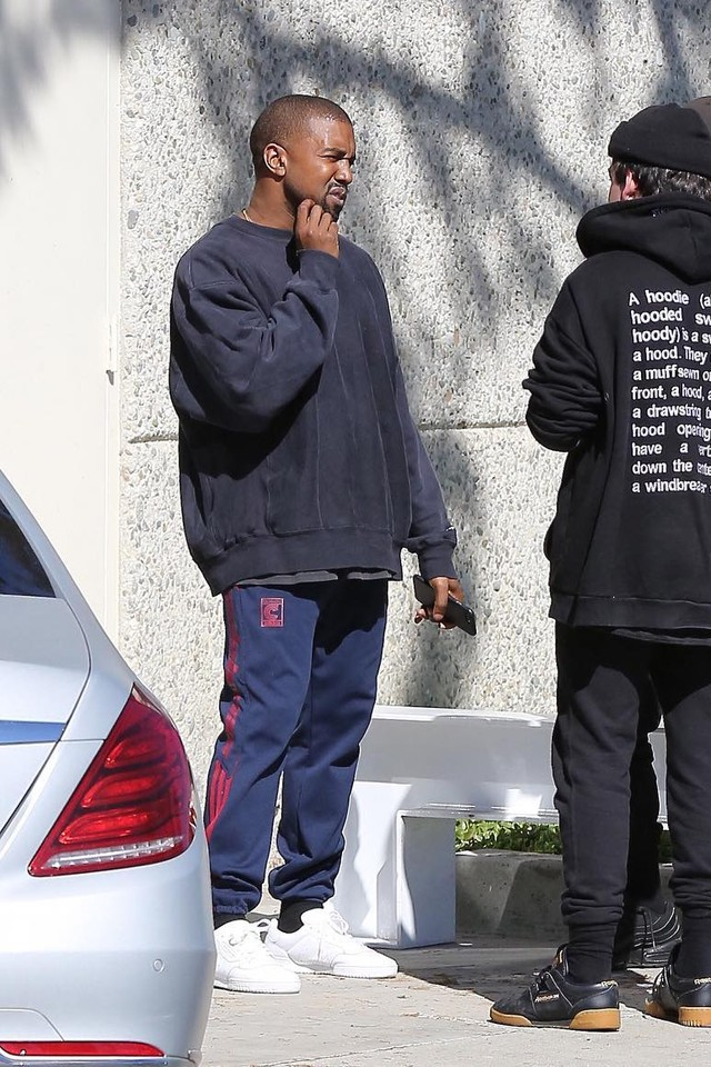 坎達兒珍娜加入 adidas Originals 後 出席公開場合穿的是這一雙!