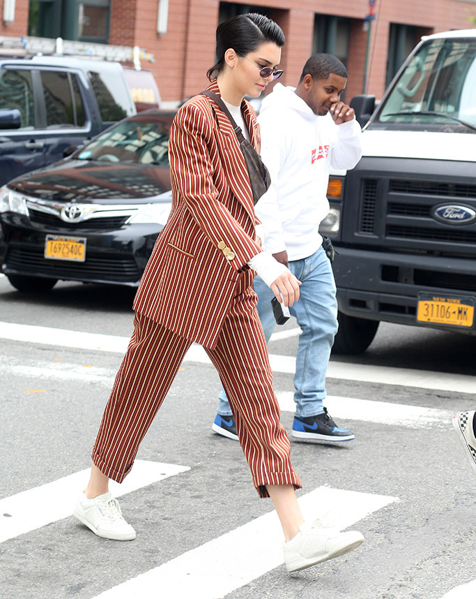 坎達兒珍娜加入 adidas Originals 後 出席公開場合穿的是這一雙!