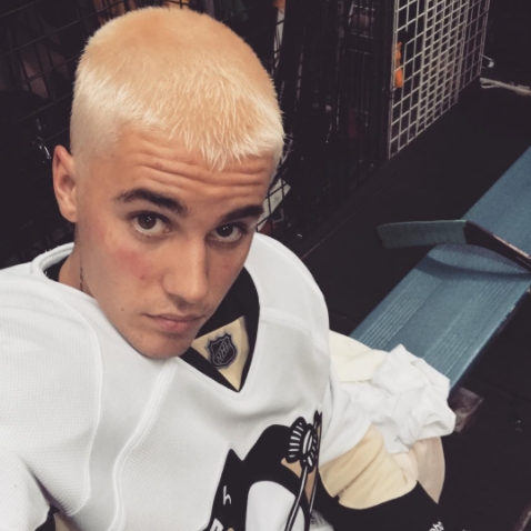 正能量的好男孩！小賈斯汀離開下榻旅館前　在鏡子上留下這一段話！