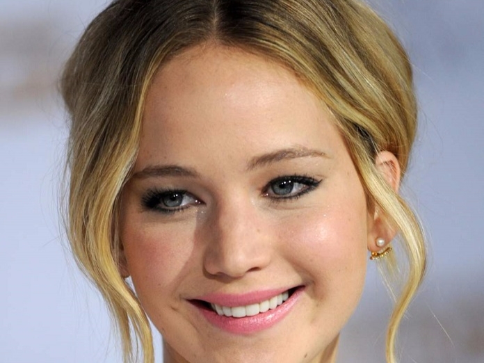 3 萬 1 千尺高空引擎故障！Jennifer Lawrence 私人飛機緊急降落