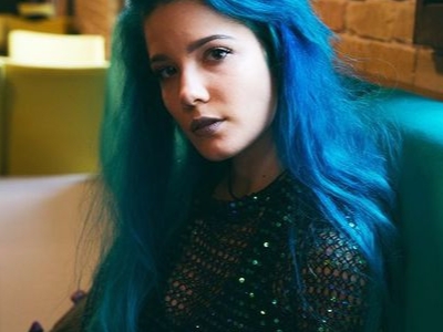 女后 Halsey 回歸「人魚藍髮」耍辣開唱，超強 Live 舞台魅力渲染全場信徒！