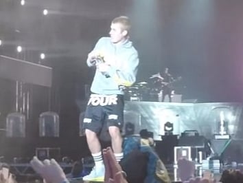 小賈斯汀坦承依然沒搞懂《Despacito》歌詞 拒唱被不爽觀眾當場扔水瓶...