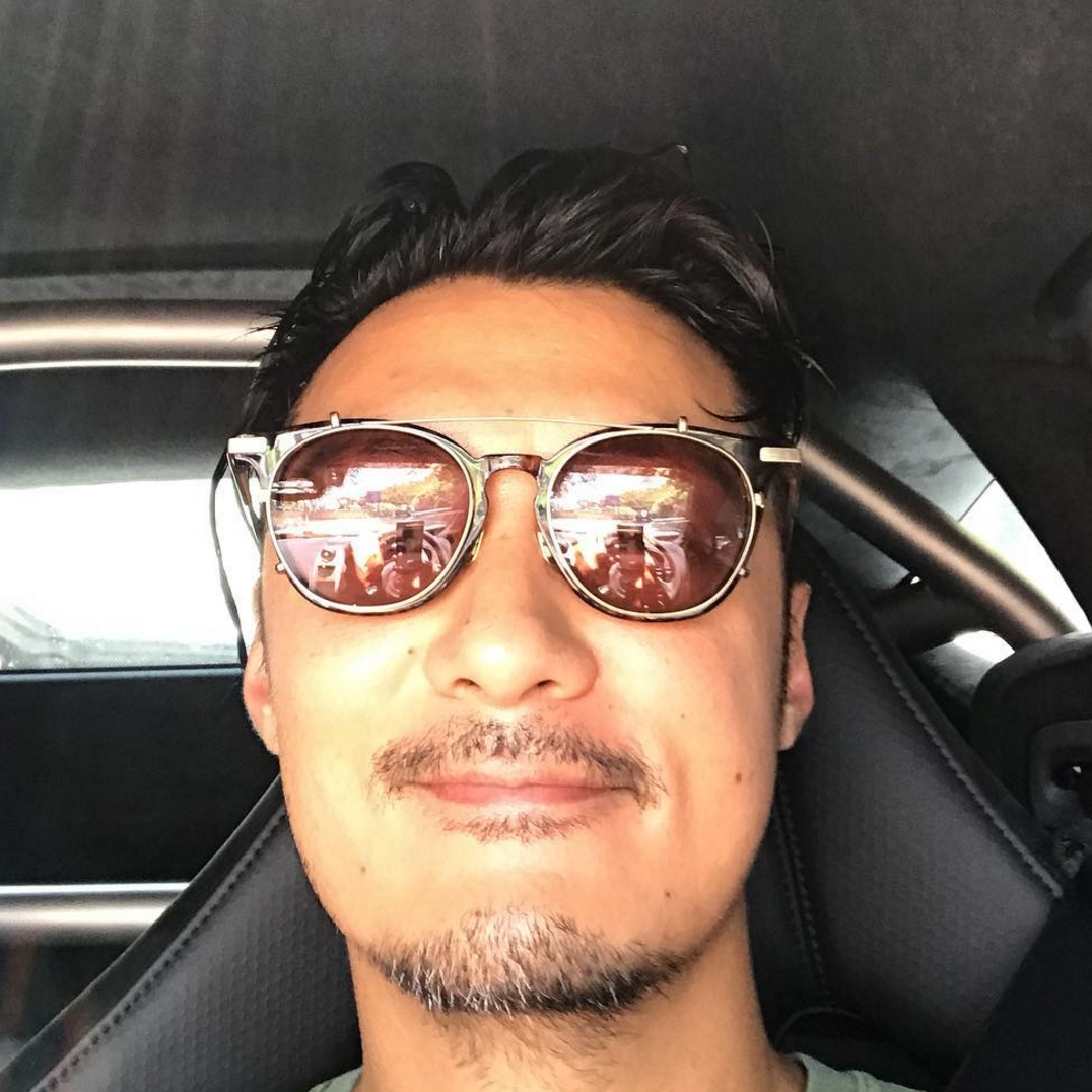 余文樂突破性嘗試？　穿上了粉紅色的這一雙經典鞋款！