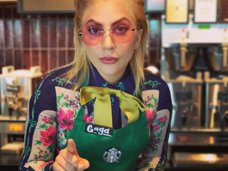 Lady Gaga「轉業」到星巴克賣咖啡　上班第一天居然就被客訴？