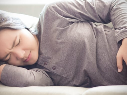 日本瘋傳 女生「M痛程度表」跪求紓緩經痛 ＋根治方法！