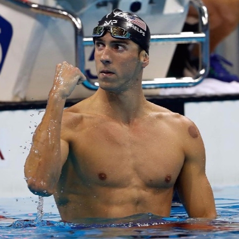 超矚目的人鯊大對戰！23 面奧運游泳金牌得主「水神」菲比斯竟要與鯊魚比賽鬥速度？