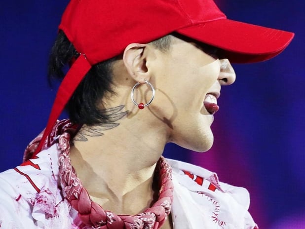 先睹為快！GD《世界巡迴演唱會》造型，香奈兒、 Balenciaga、 指甲油都上身！