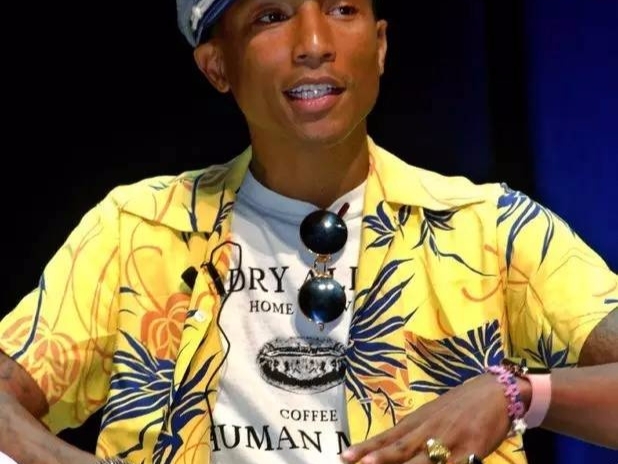 【騷貨到!】GD、菲董都著用!今夏你最需要的是一件「花到不能再花」的襯衫