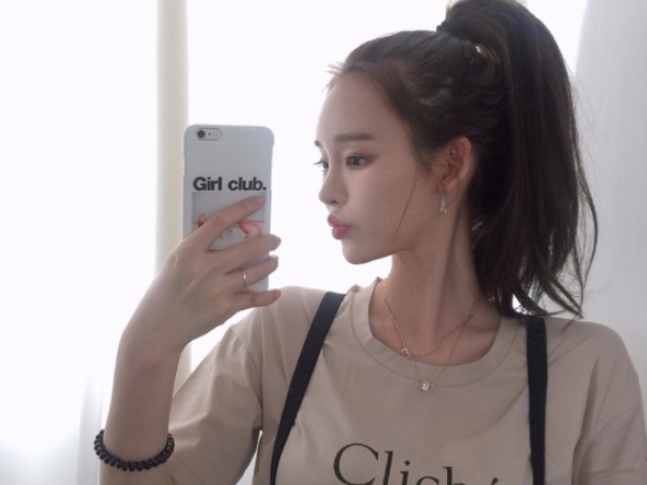 夏日劉海髮型靈感集：除了看 It Girls 的穿搭，髮型同樣不能錯過！