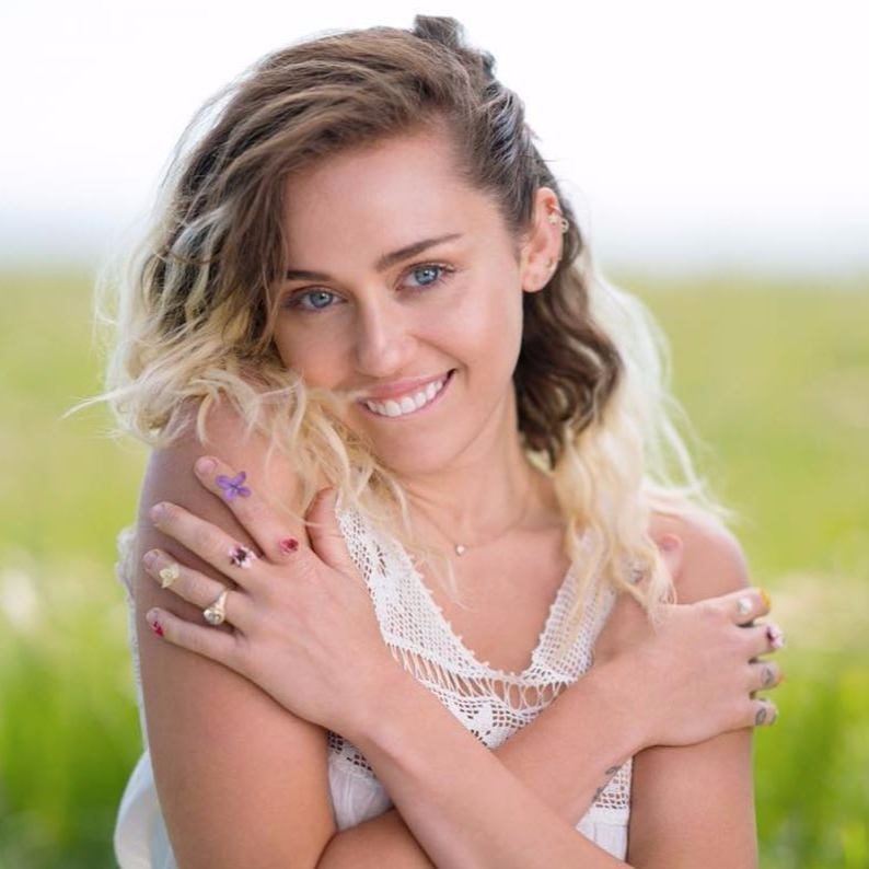 Miley Cyrus 與 Dolce & Gabbana 設計師於 Instagram 上公開嗆聲